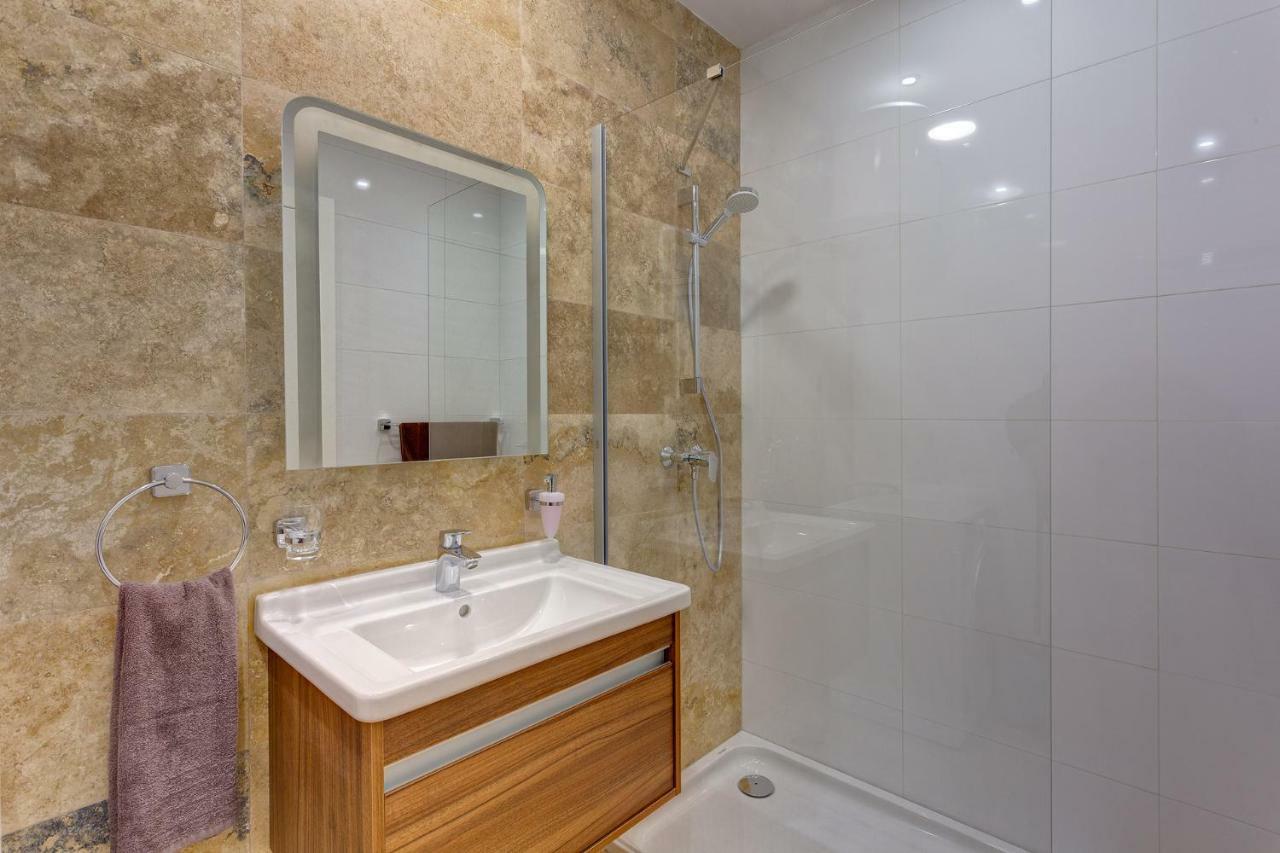 Modern 2 Bedroom Apartment In St Julians San Ġiljan Exterior foto